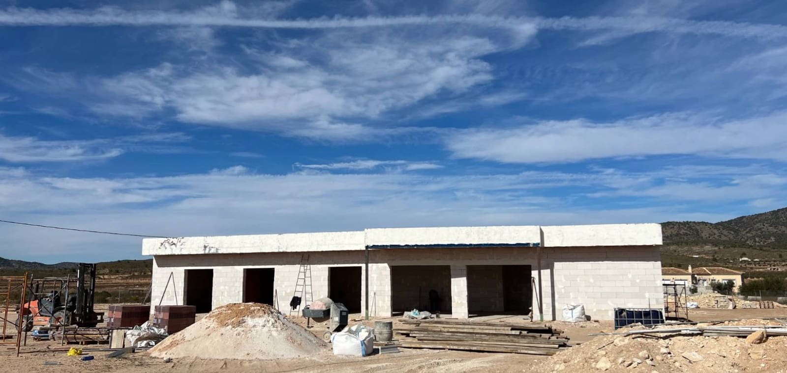 3 bedroom Villa for sale in Pinoso with pool - € 370,000 (Ref: 8837158)