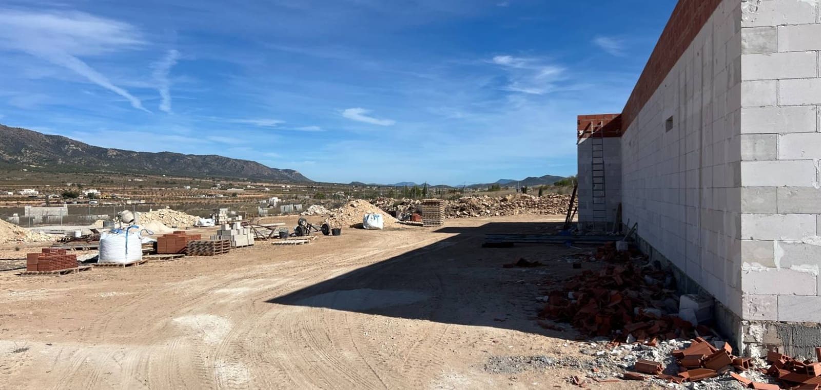 3 bedroom Villa for sale in Pinoso with pool - € 370,000 (Ref: 8837158)