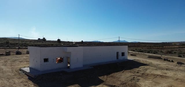 Chalet de 3 habitaciones en Pinoso en venta con piscina - 370.000 € (Ref: 8837158)