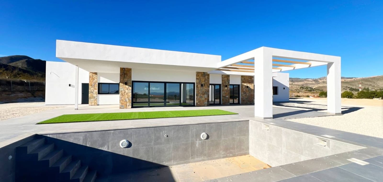 3 bedroom Villa for sale in La Romana with pool - € 470,000 (Ref: 8887021)