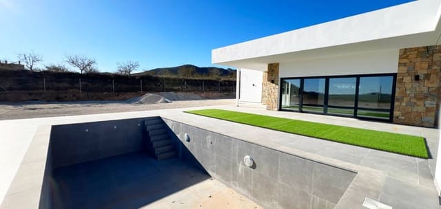 3 bedroom Villa for sale in La Romana with pool - € 470,000 (Ref: 8887021)