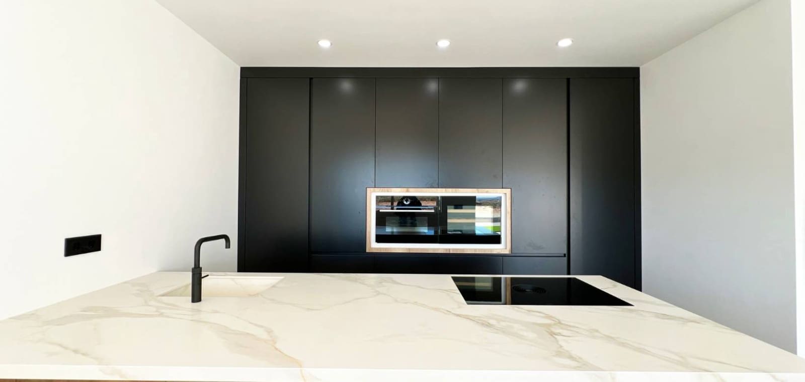 3 bedroom Villa for sale in La Romana with pool - € 470,000 (Ref: 8887021)