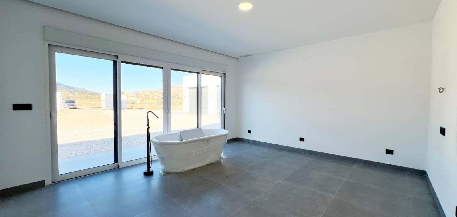 3 bedroom Villa for sale in La Romana with pool - € 470,000 (Ref: 8887021)