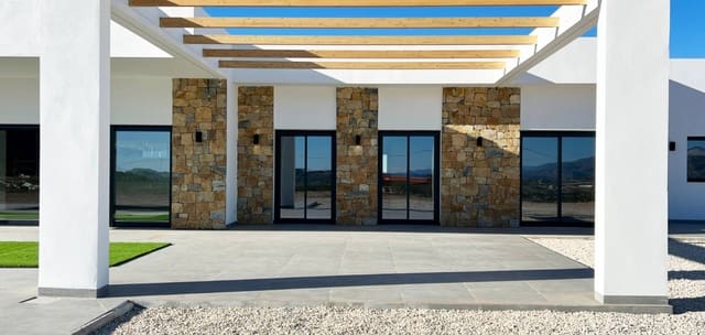 3 bedroom Villa for sale in La Romana with pool - € 470,000 (Ref: 8887021)