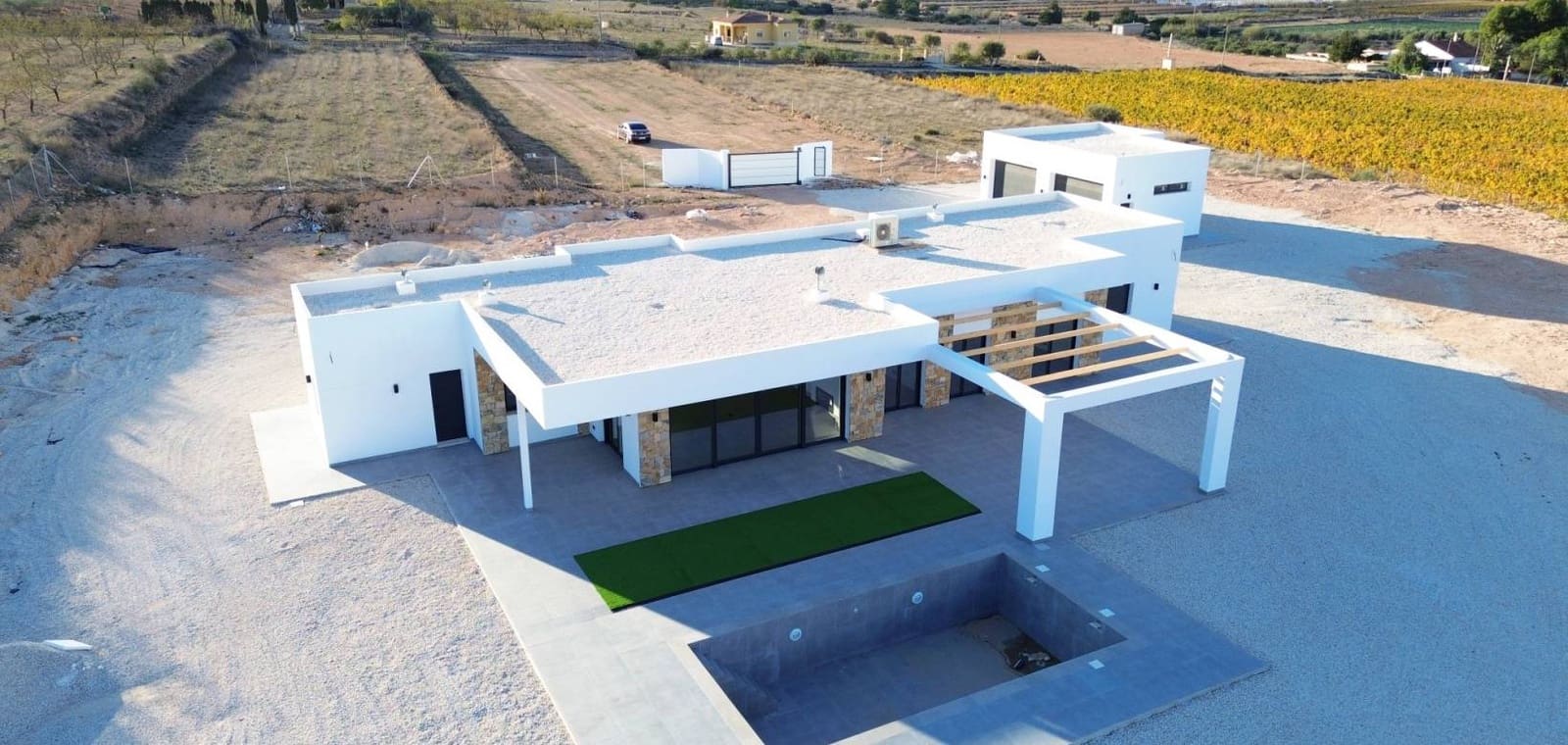 3 bedroom Villa for sale in La Romana with pool - € 470,000 (Ref: 8887021)