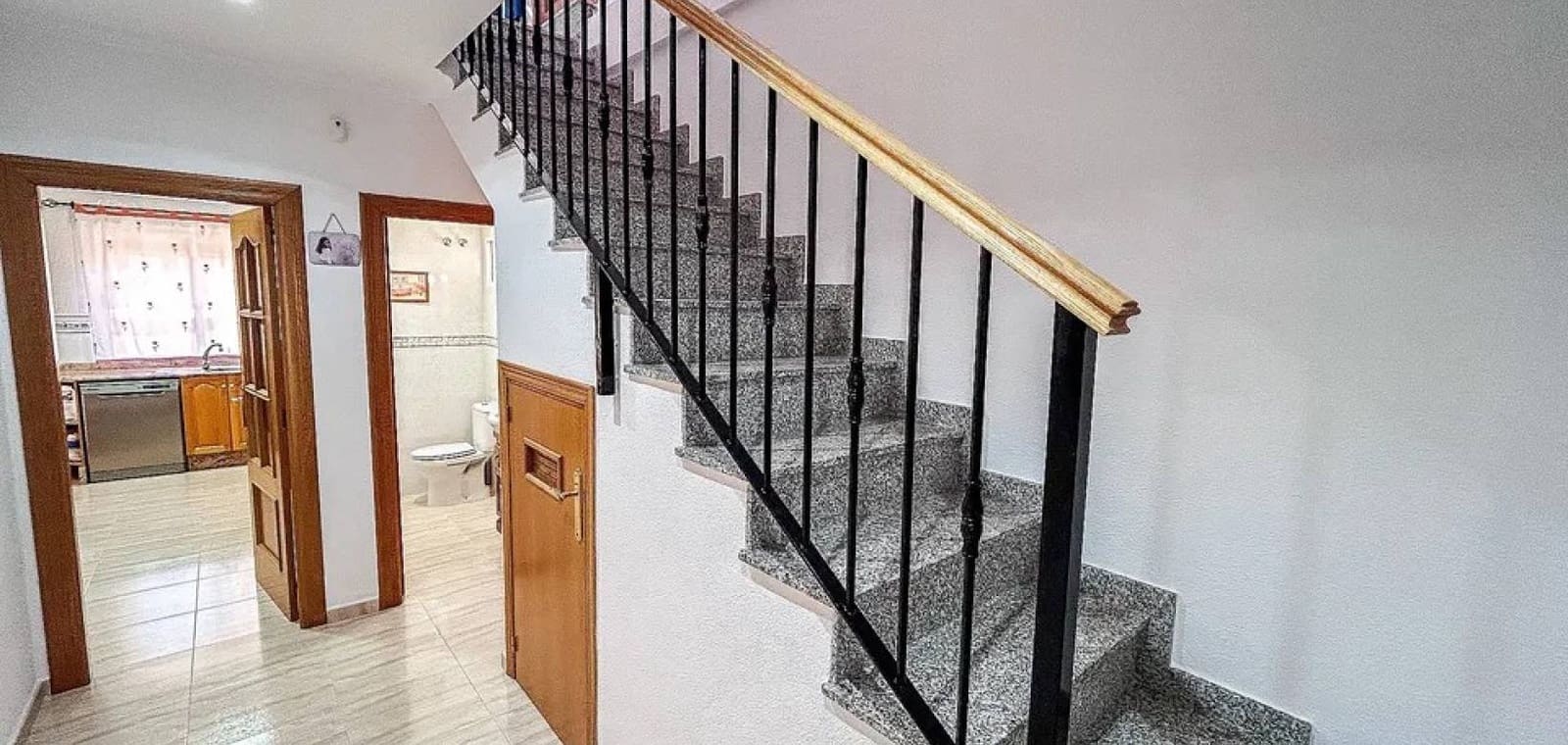 3 makuuhuone Omakotitalo myytävänä paikassa Hondon de los Frailes mukana 
autotalli - 179 000 € (Ref: 8983470)