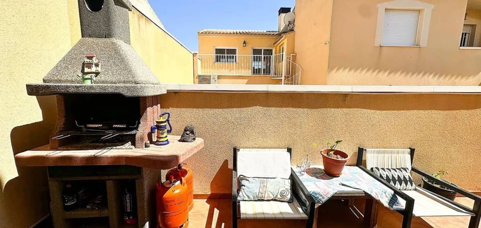 3 makuuhuone Omakotitalo myytävänä paikassa Hondon de los Frailes mukana 
autotalli - 179 000 € (Ref: 8983470)