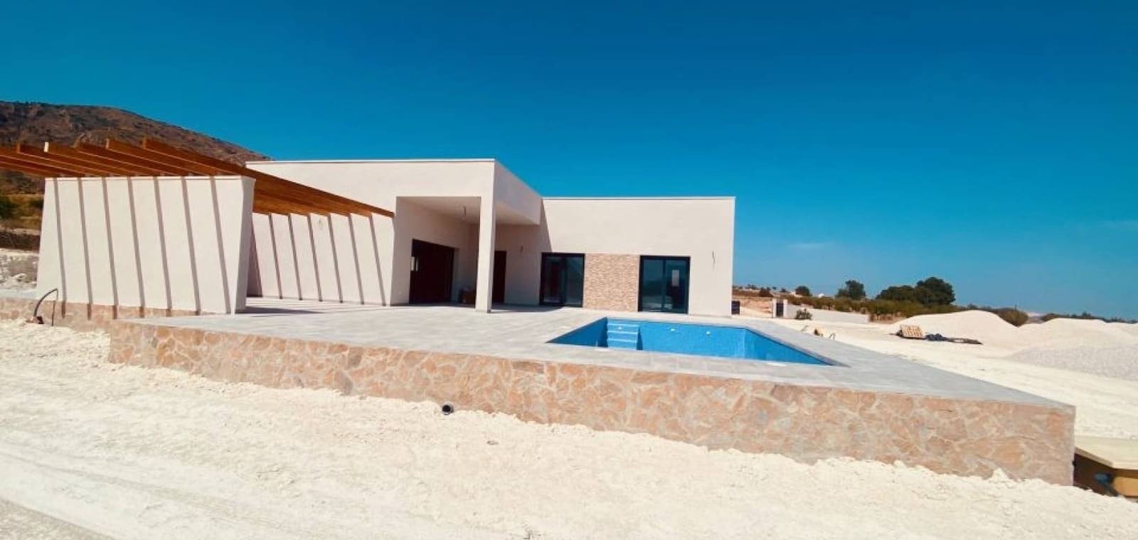 3 soverom Villa til salgs i Macisvenda med svømmebasseng garasje - € 359 500 (Ref: 9099882)