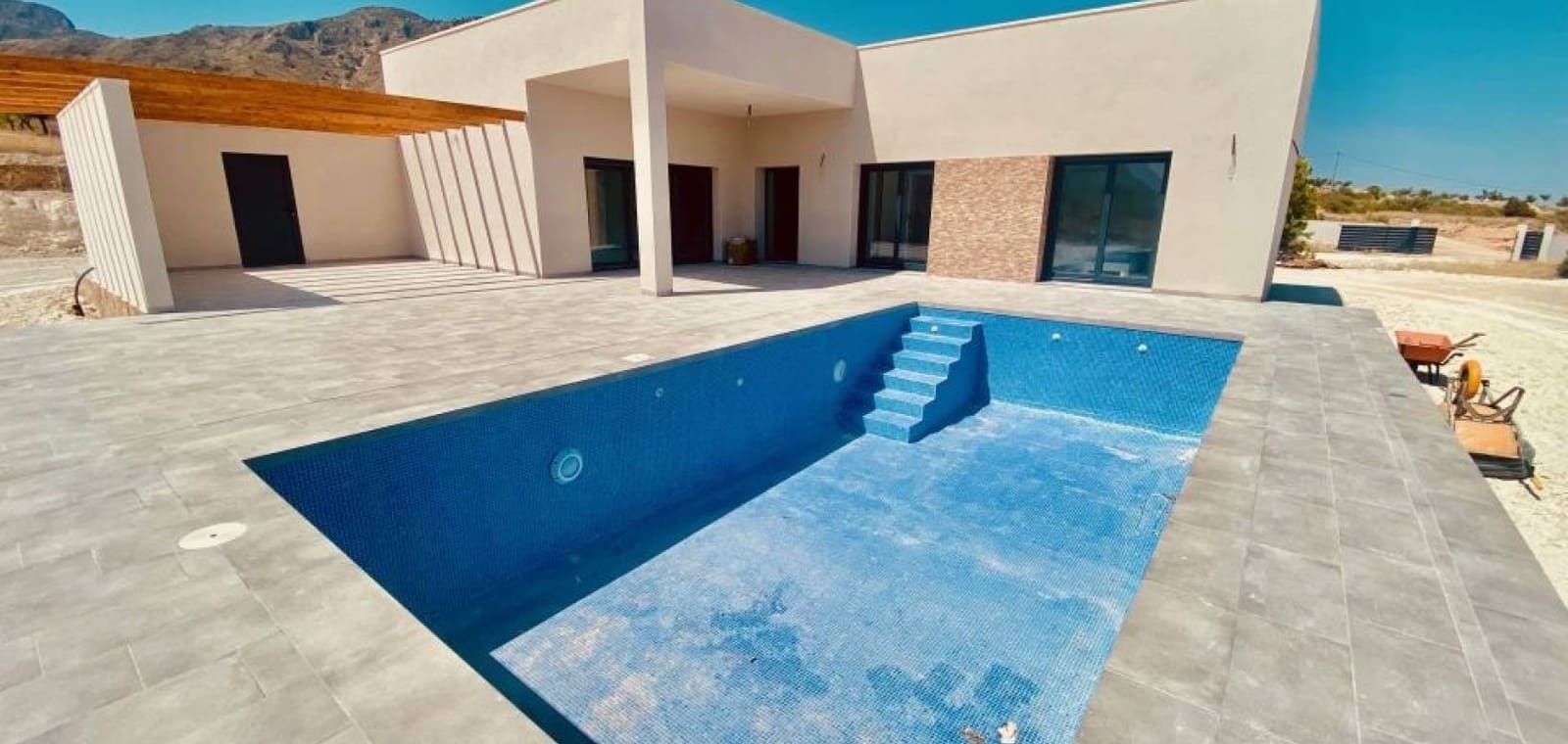 3 soverom Villa til salgs i Macisvenda med svømmebasseng garasje - € 359 500 (Ref: 9099882)