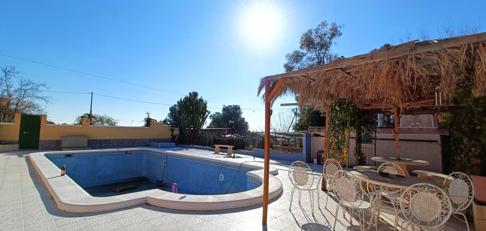 4 bedroom Villa for sale in La Romana with pool - € 320,000 (Ref: 9254231)