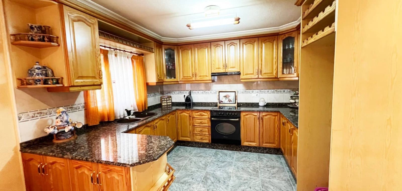 4 bedroom Villa for sale in La Romana with pool - € 320,000 (Ref: 9254231)