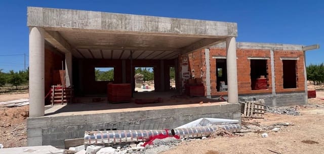 3 slaapkamer Villa te koop in Pinoso met zwembad - € 379.000 (Ref: 9315224)
