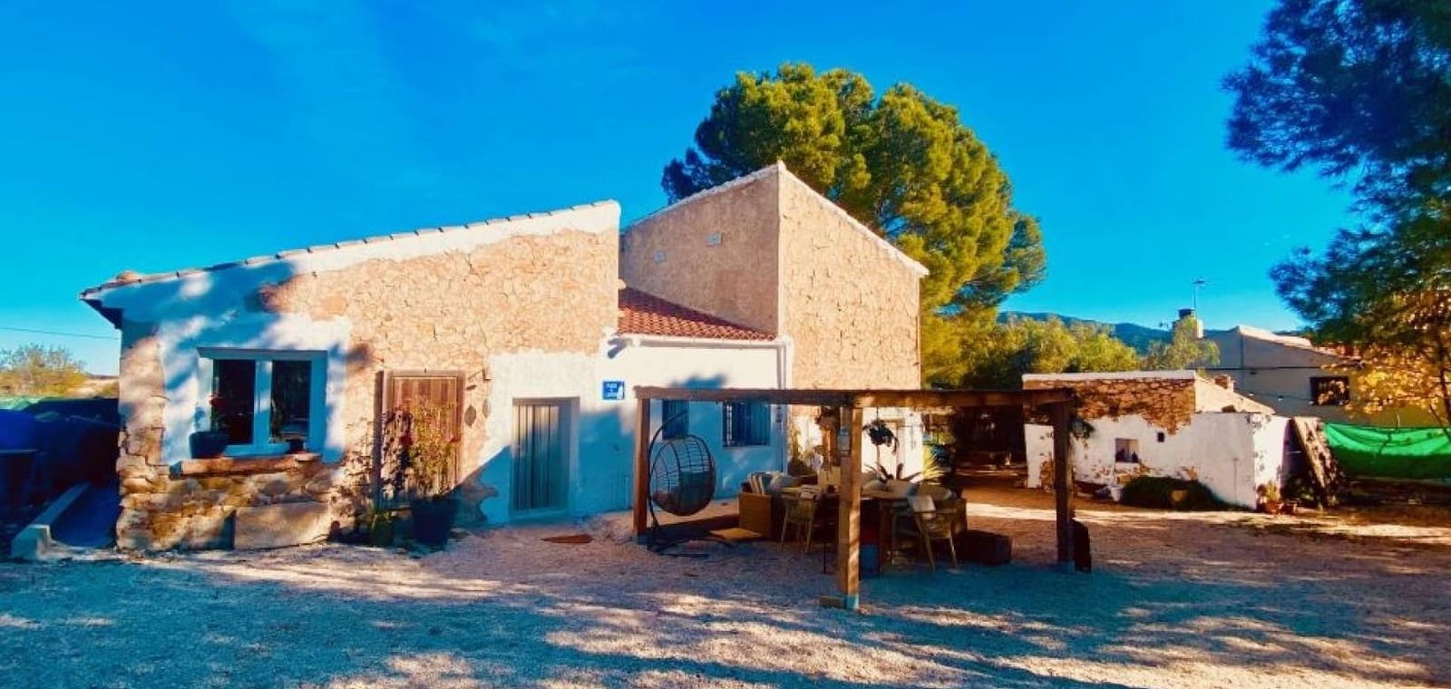 4 bedroom Villa for sale in La Romana with pool - € 339,000 (Ref: 9426490)