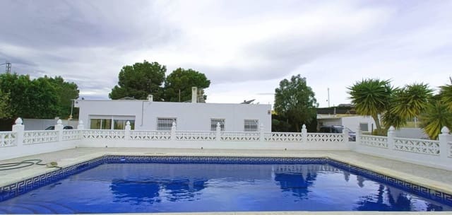 3 soverom Villa til salgs i Albatera med svømmebasseng garasje - € 259 950 (Ref: 9447428)