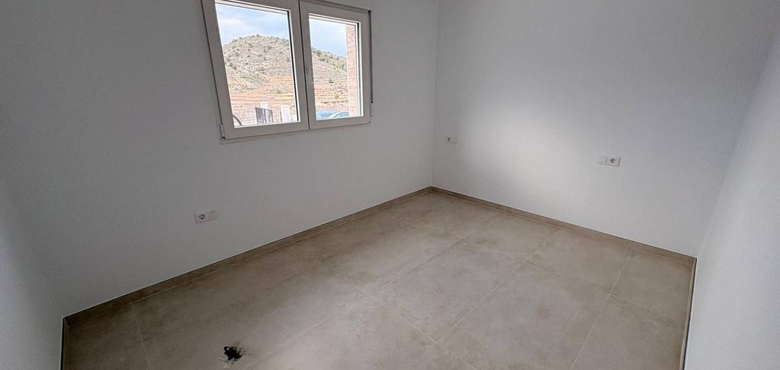 Chalet de 3 habitaciones en Pinoso en venta con piscina - 399.995 € (Ref: 9609929)