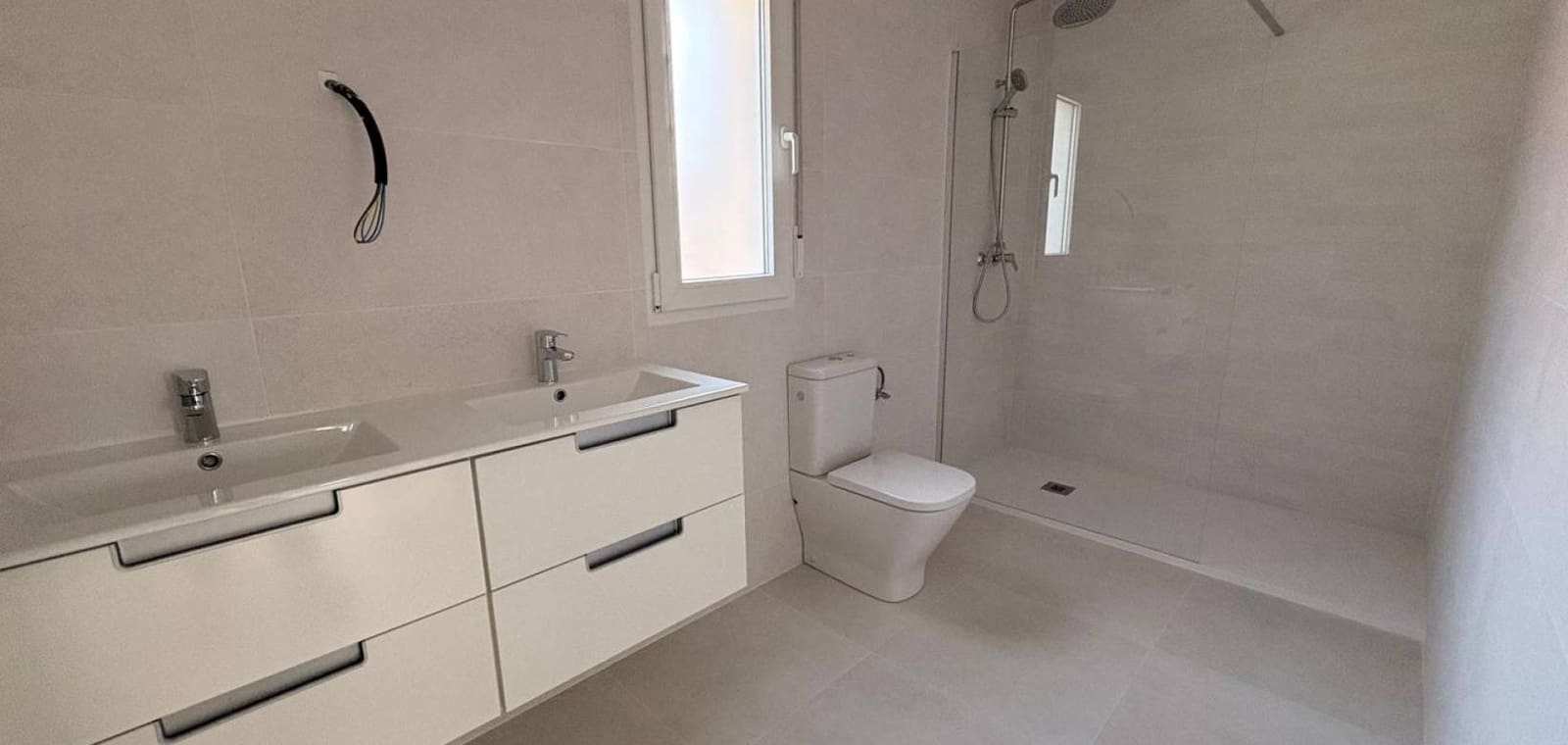 Chalet de 3 habitaciones en Pinoso en venta con piscina - 399.995 € (Ref: 9609929)