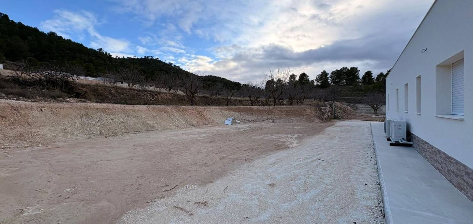 Chalet de 3 habitaciones en Pinoso en venta con piscina - 399.995 € (Ref: 9609929)