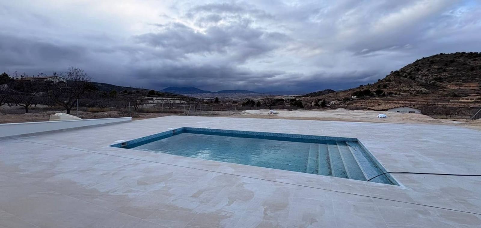 Chalet de 3 habitaciones en Pinoso en venta con piscina - 399.995 € (Ref: 9609929)