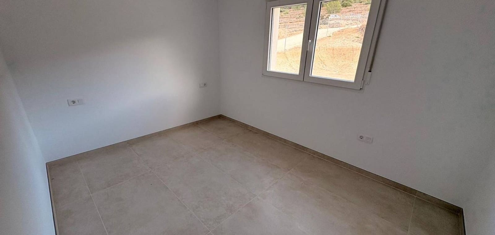 Chalet de 3 habitaciones en Pinoso en venta con piscina - 399.995 € (Ref: 9609929)