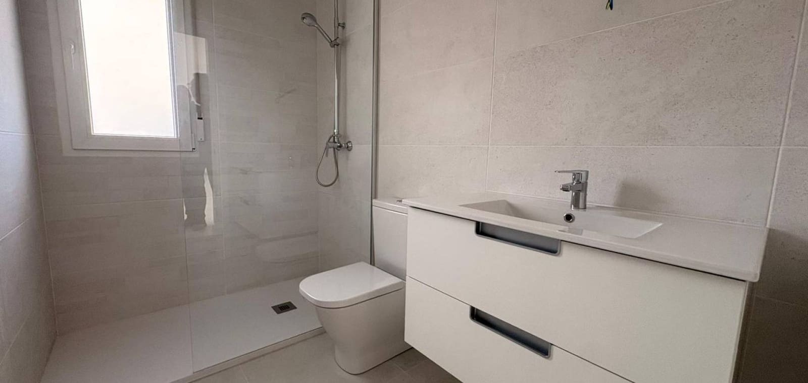 Chalet de 3 habitaciones en Pinoso en venta con piscina - 399.995 € (Ref: 9609929)