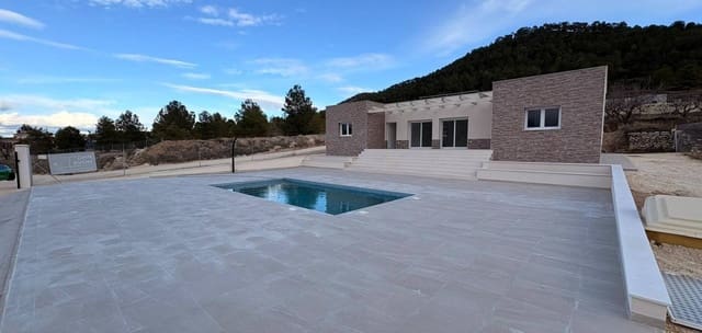 Chalet de 3 habitaciones en Encebras, Pinoso en venta con piscina - 399.995 € (Ref: 9609929)