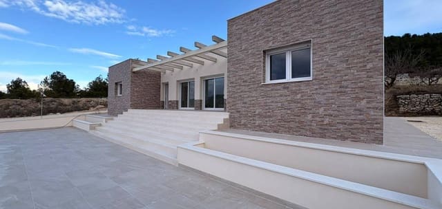 Chalet de 3 habitaciones en Encebras, Pinoso en venta con piscina - 399.995 € (Ref: 9609929)