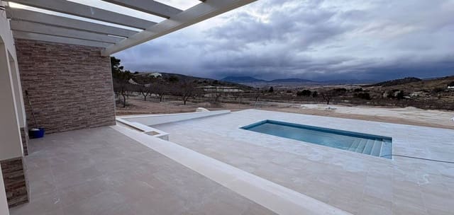 Chalet de 3 habitaciones en Encebras, Pinoso en venta con piscina - 399.995 € (Ref: 9609929)