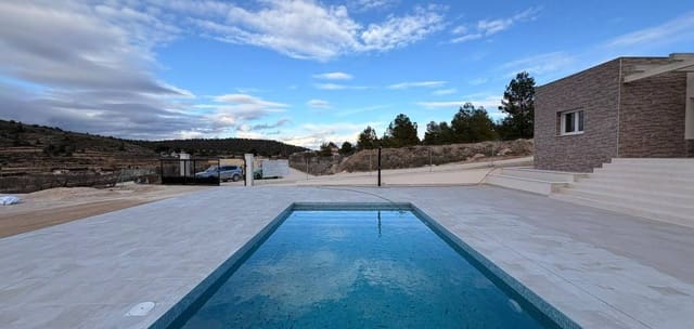 Chalet de 3 habitaciones en Encebras, Pinoso en venta con piscina - 399.995 € (Ref: 9609929)