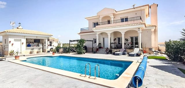 Chalet de 4 habitaciones en Pinoso en venta con piscina - 525.000 € (Ref: 9622886)