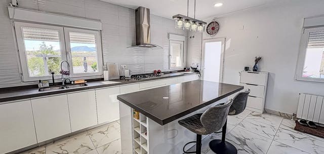 Chalet de 4 habitaciones en Pinoso en venta con piscina - 525.000 € (Ref: 9622886)