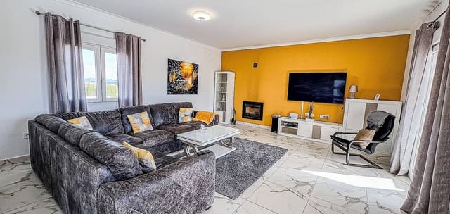 Chalet de 4 habitaciones en Pinoso en venta con piscina - 525.000 € (Ref: 9622886)