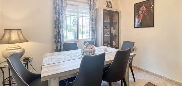 4 slaapkamer Villa te koop in Monforte del Cid met zwembad - € 384.950 (Ref: 9626300)