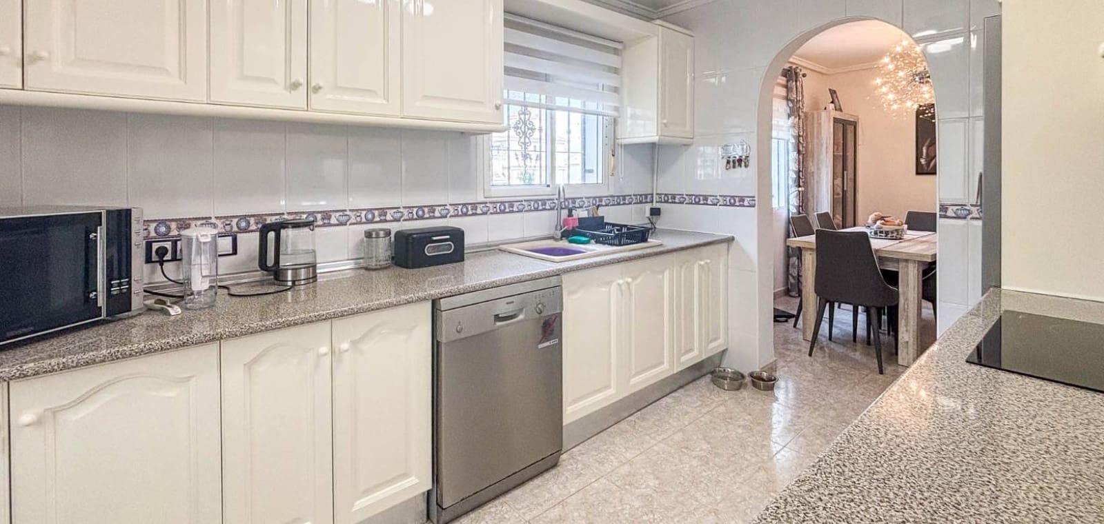 4 slaapkamer Villa te koop in Monforte del Cid met zwembad - € 384.950 (Ref: 9626300)