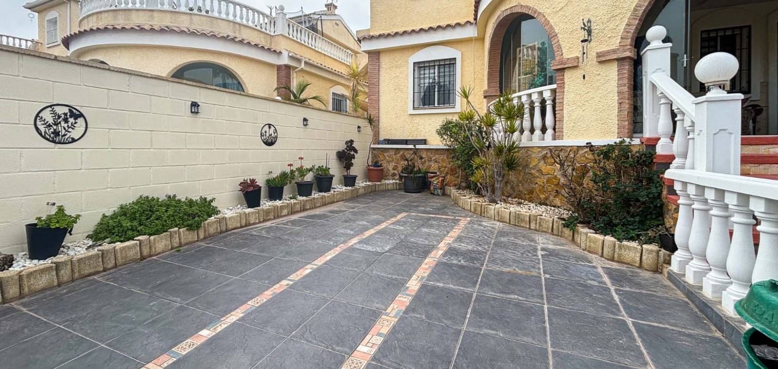 4 slaapkamer Villa te koop in Monforte del Cid met zwembad - € 384.950 (Ref: 9626300)