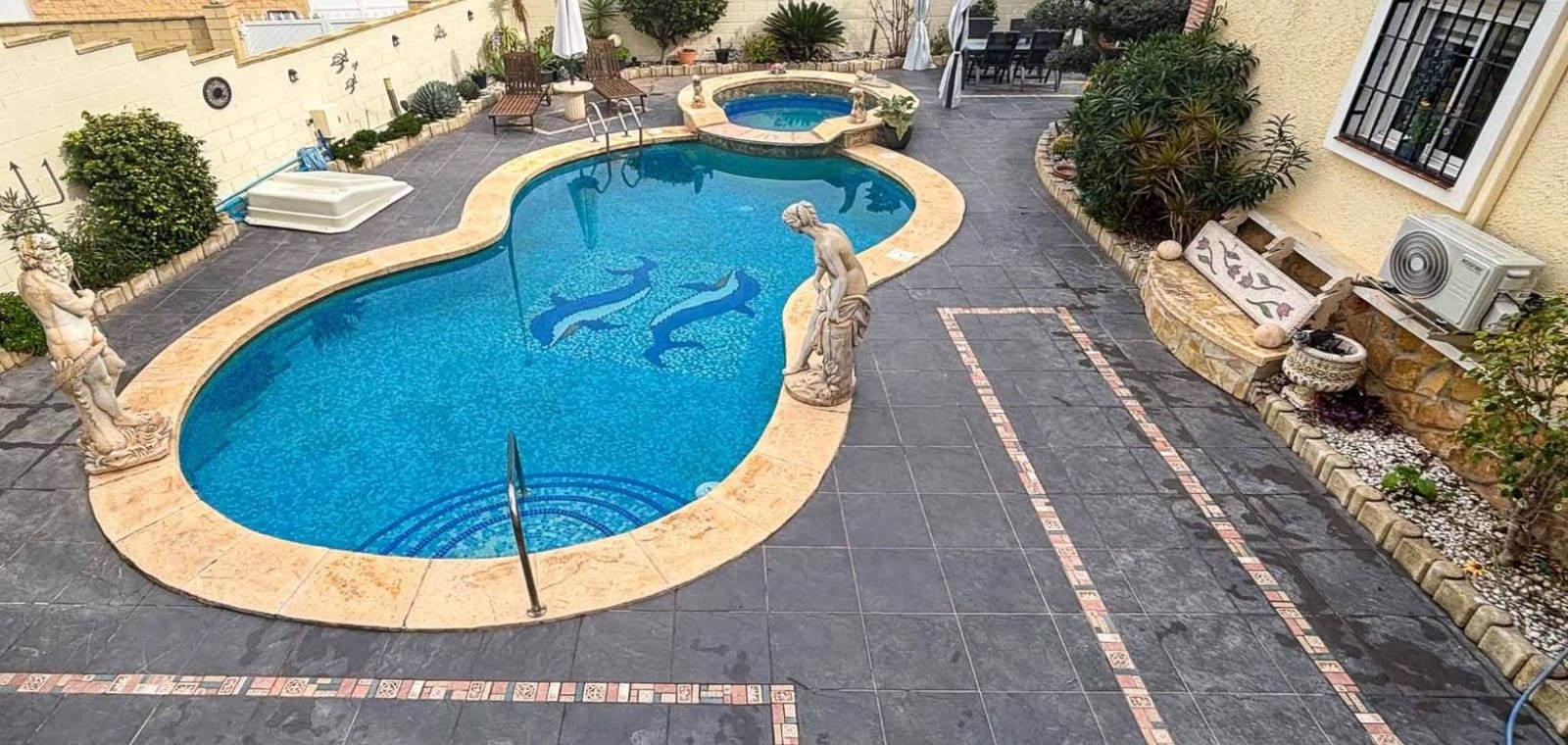 4 slaapkamer Villa te koop in Monforte del Cid met zwembad - € 384.950 (Ref: 9626300)