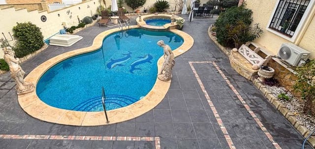 4 slaapkamer Villa te koop in Monforte del Cid met zwembad - € 384.950 (Ref: 9626300)