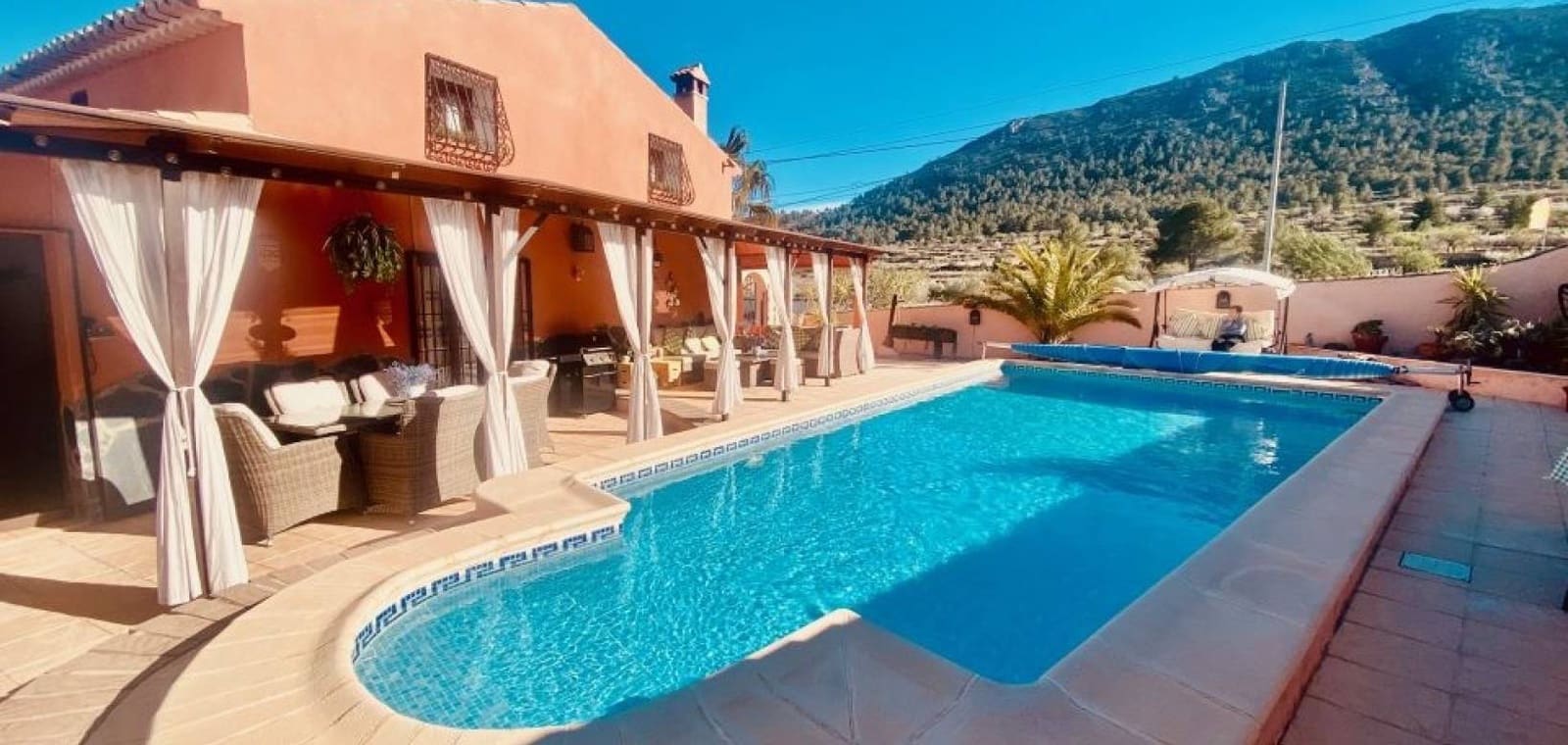 5 bedroom Villa for sale in La Romana with pool garage - € 575,000 (Ref: 9656387)