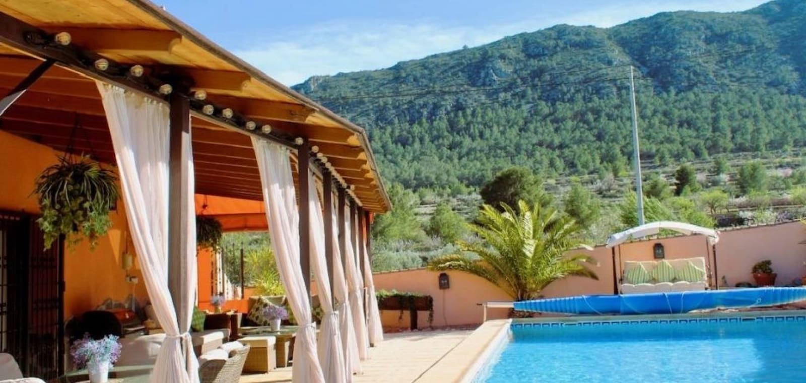 5 bedroom Villa for sale in La Romana with pool garage - € 575,000 (Ref: 9656387)