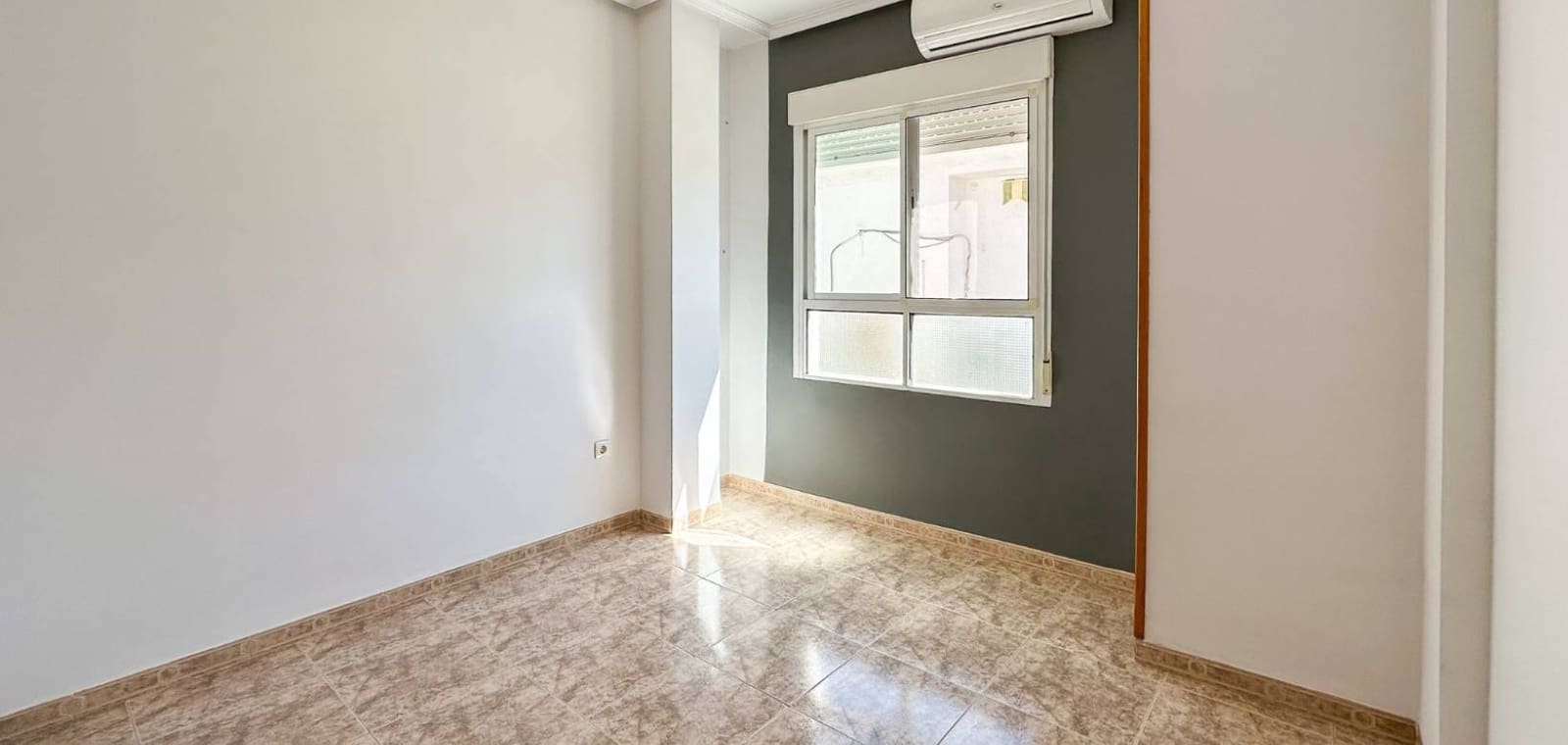 3 bedroom Townhouse for sale in Hondon de las Nieves with garage - € 129,950 (Ref: 9656388)