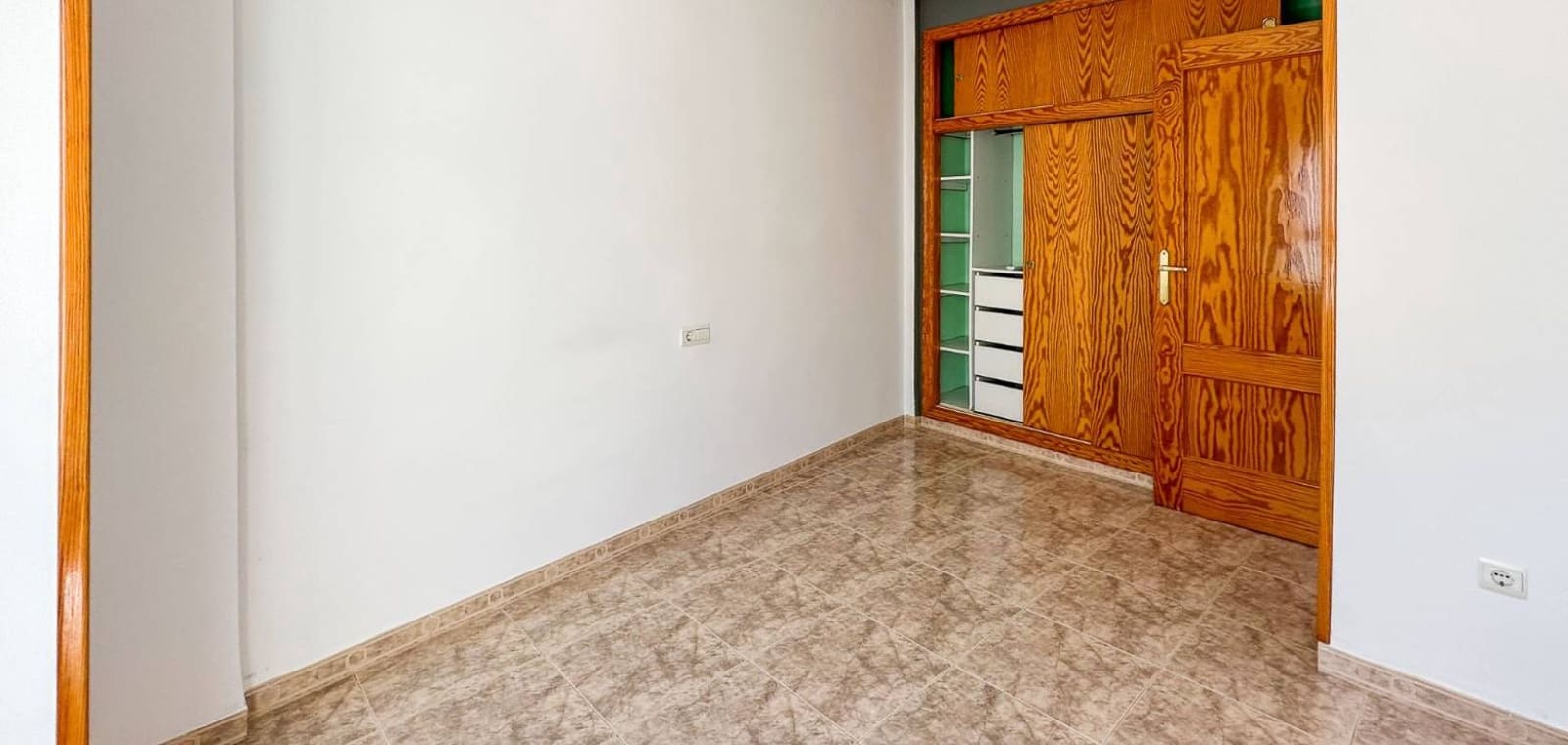 3 bedroom Townhouse for sale in Hondon de las Nieves with garage - € 129,950 (Ref: 9656388)