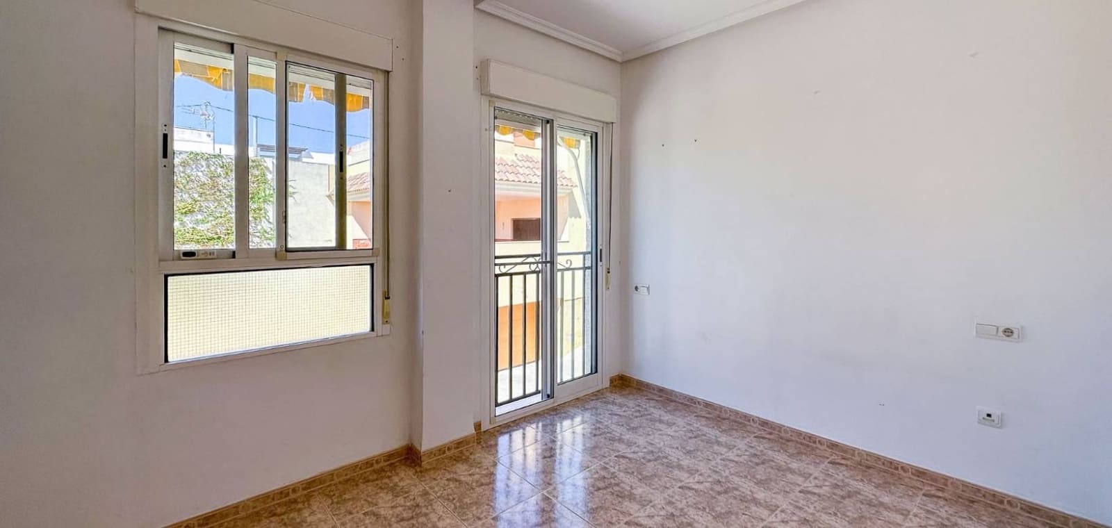 3 bedroom Townhouse for sale in Hondon de las Nieves with garage - € 129,950 (Ref: 9656388)