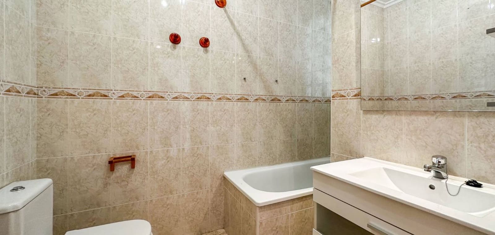 3 bedroom Townhouse for sale in Hondon de las Nieves with garage - € 129,950 (Ref: 9656388)