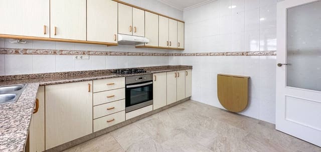 3 bedroom Townhouse for sale in Hondón de las Nieves with garage - € 129,950 (Ref: 9656388)