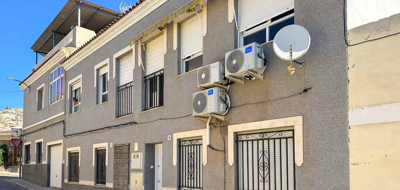 3 bedroom Townhouse for sale in Hondon de las Nieves with garage - € 129,950 (Ref: 9656388)