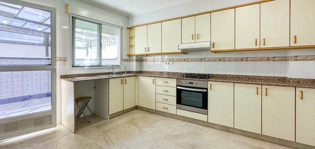 3 bedroom Townhouse for sale in Hondón de las Nieves with garage - € 129,950 (Ref: 9656388)