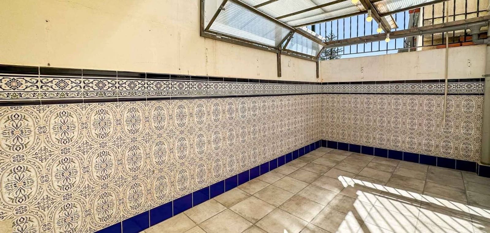 3 bedroom Townhouse for sale in Hondon de las Nieves with garage - € 129,950 (Ref: 9656388)