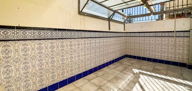 3 bedroom Townhouse for sale in Hondón de las Nieves with garage - € 129,950 (Ref: 9656388)