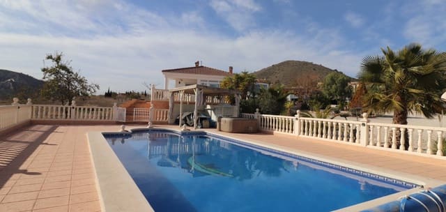 4 bedroom Villa for sale in La Romana with pool - € 379,000 (Ref: 9672280)