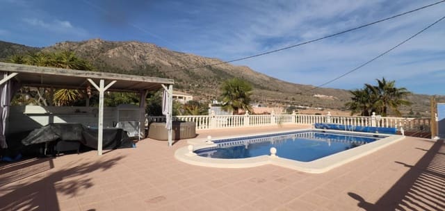 4 bedroom Villa for sale in La Romana with pool - € 379,000 (Ref: 9672280)