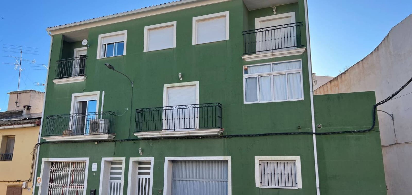 3 bedroom Townhouse for sale in Hondon de las Nieves with garage - € 171,000 (Ref: 9694047)